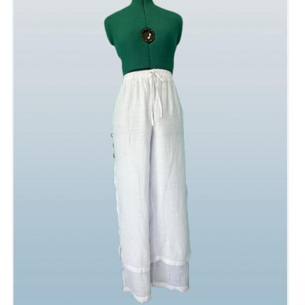 NWT Bohemian Resortwear Summer White wide leg pants W/Wood Button Details Sz M